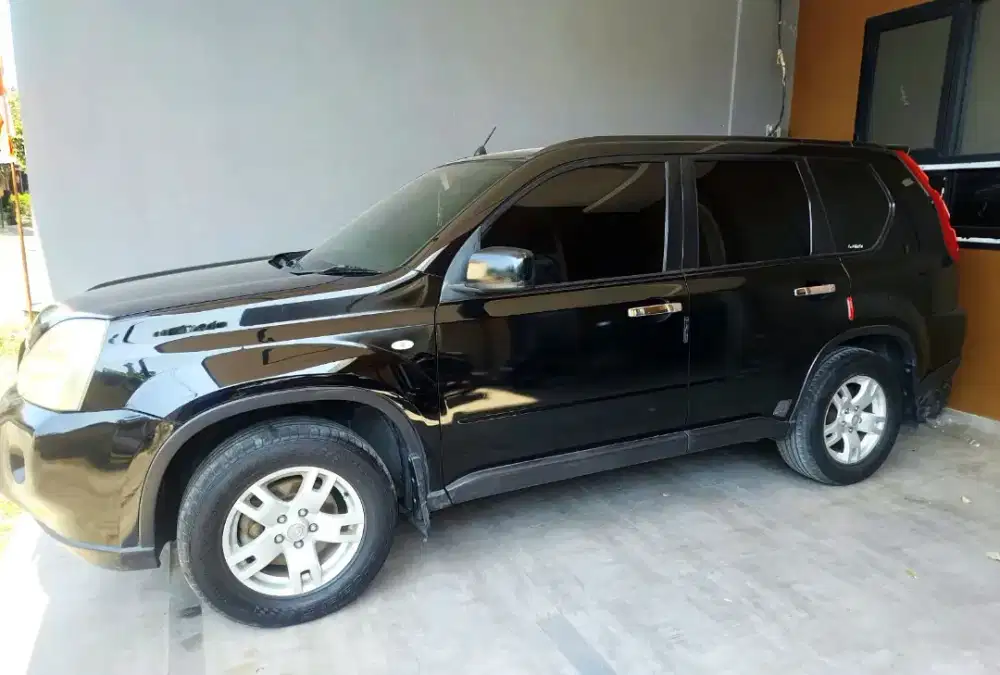 X-Trail Nissan 2011 Bensin 2.0 MT