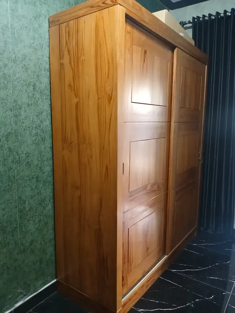 Lemari pakaian full jati