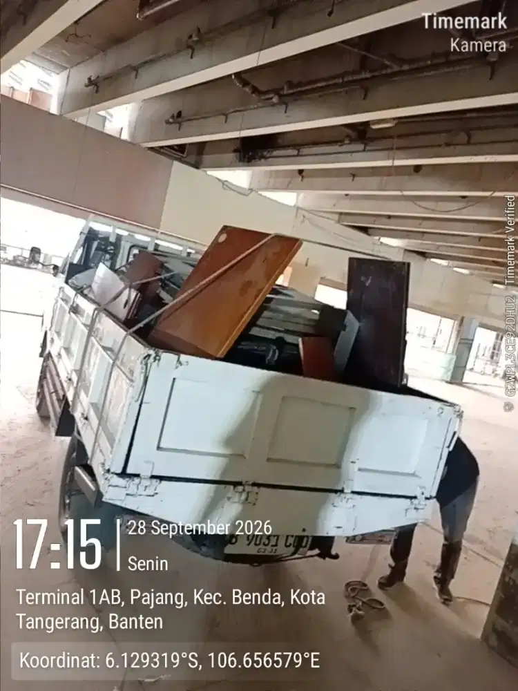 Mobil angkutan pindahan rumah pakai engkel bak