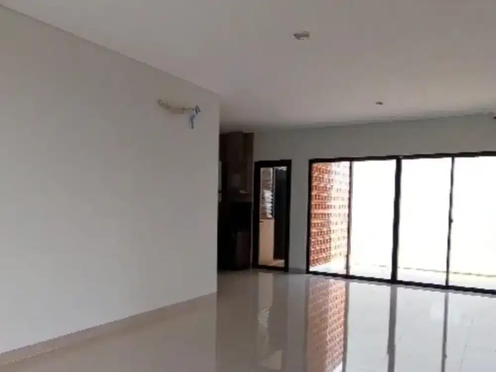 JUAL Mura Rumah Strategis Nyaman di Cluster Emily, Summarecon Bandung