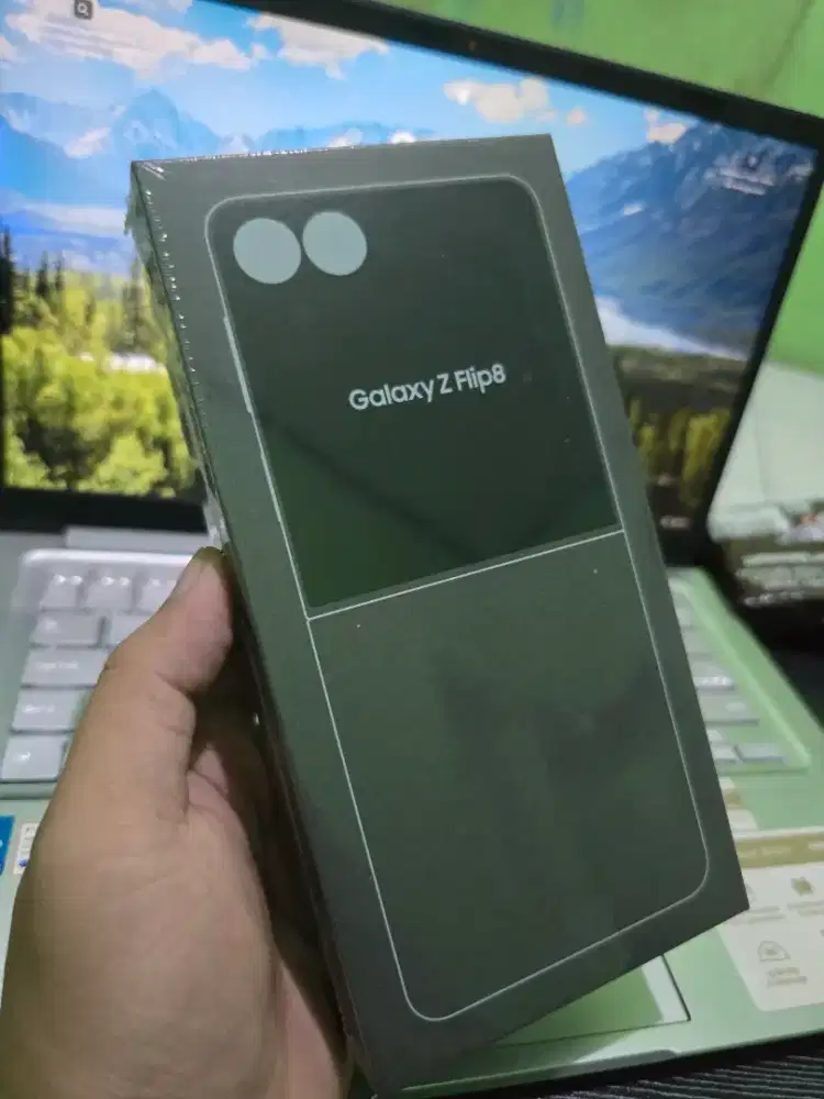 Samsung Galaxy Z Flip 8 New