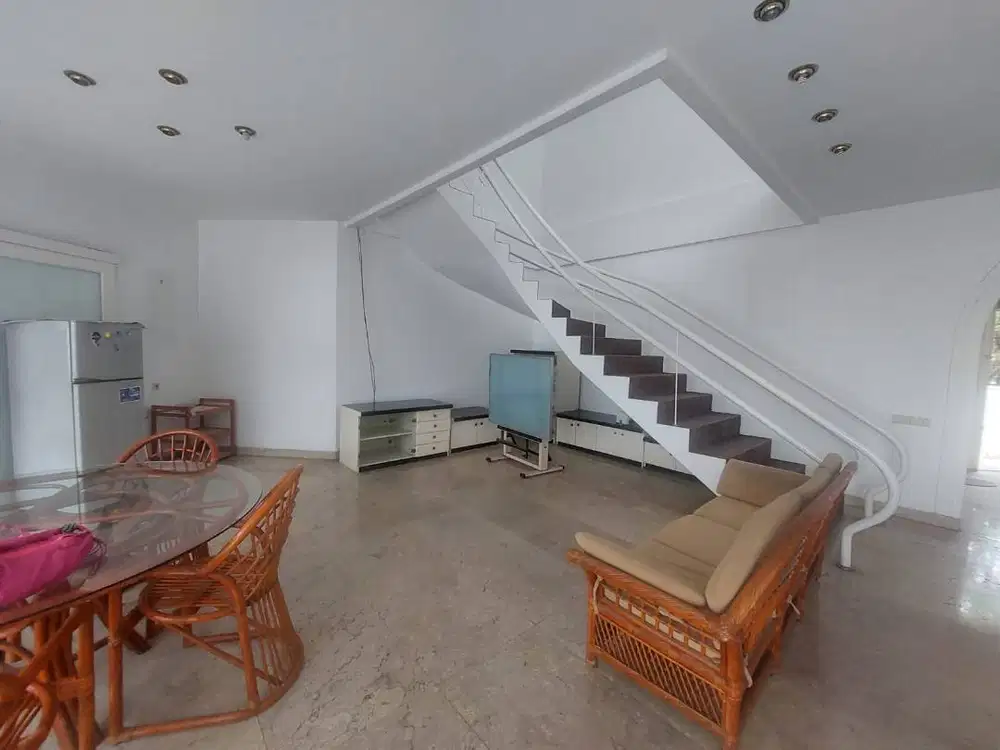 Dijual Rumah Klasik Kokoh di Sayap Setrasari Bandung