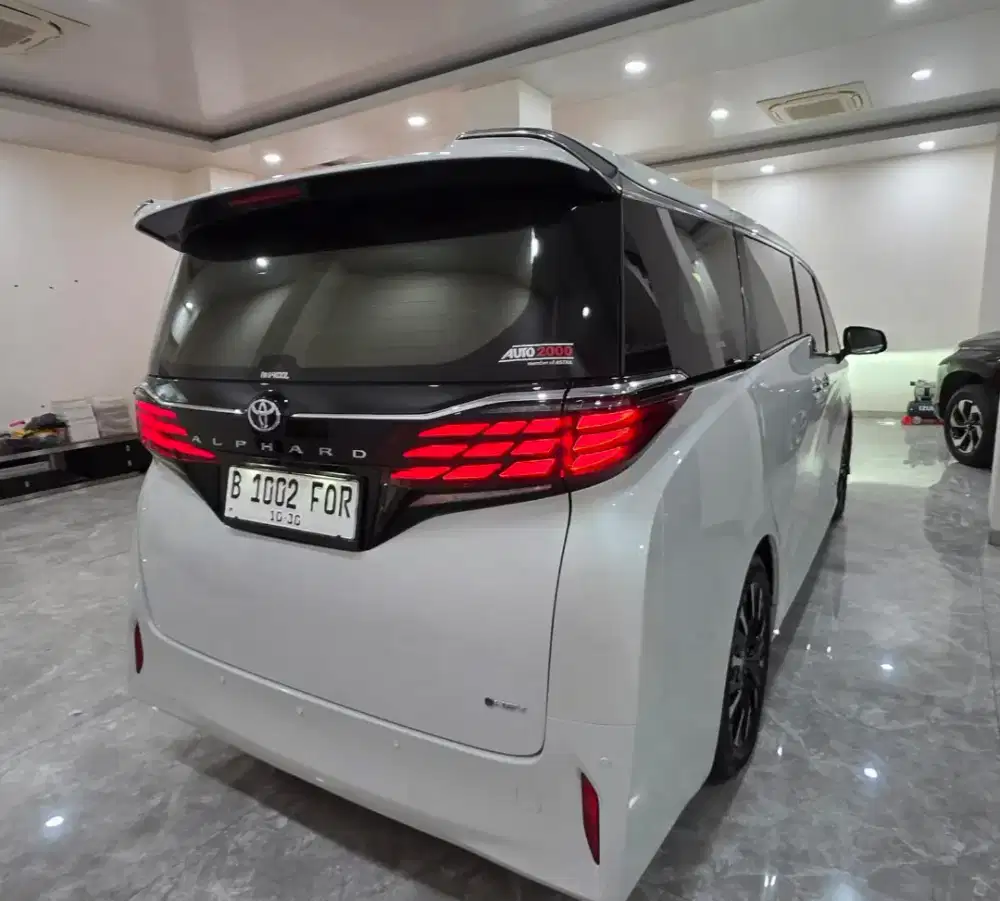 Alphard hybrid 2025 km 65 chas Rp 1.5 m
