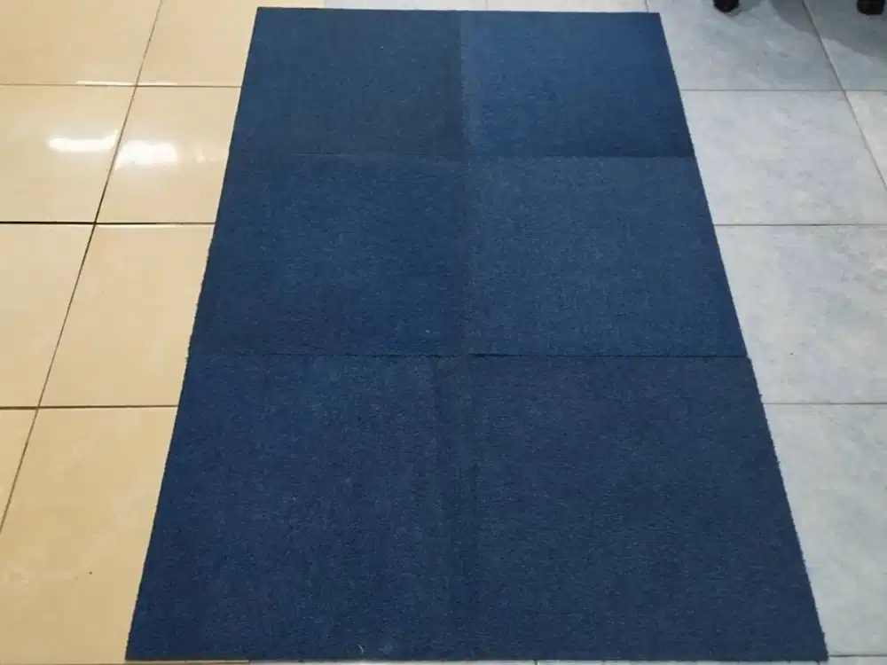 Karpet kantor Biru second berkulitas siap pakai
