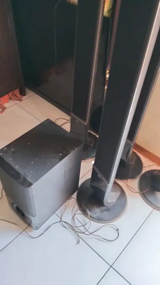 Speaker menara LG model SH92TB-S