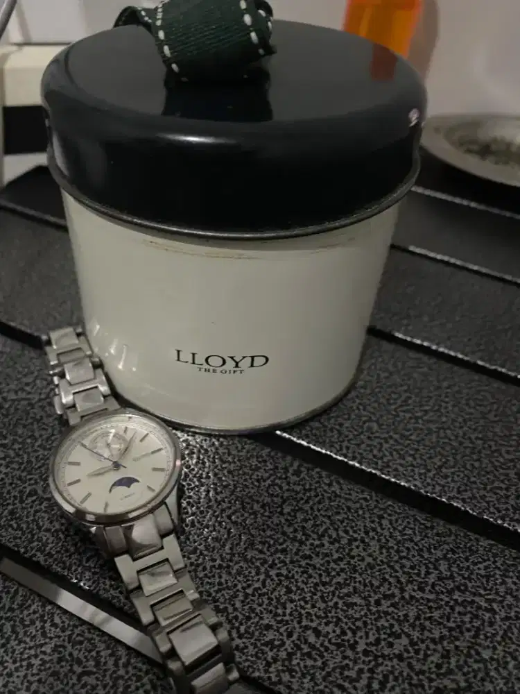 Jam tangan LLoyd