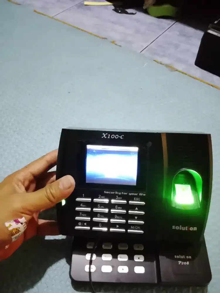 mesin absensi fingerprint merk solution ada 2 unit