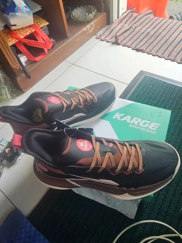 Jual Sepatu KARGE masih baru ukuran 44 cakep keren modis