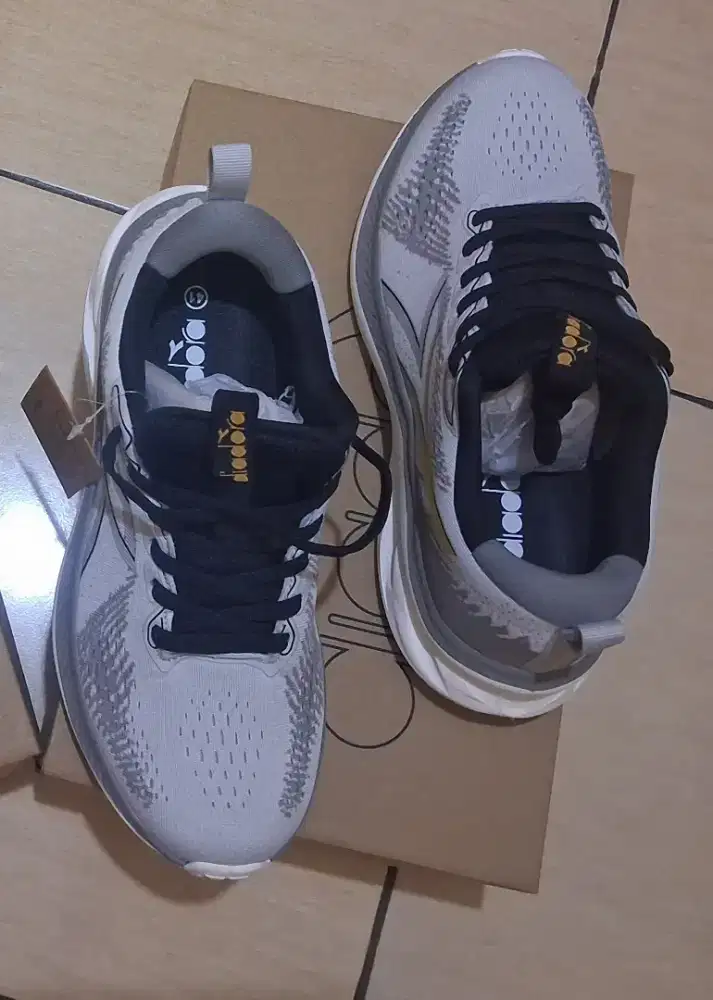 Di maharin warna abu sz 41 baru dan yg warna cream sz 40  .lok ciledug