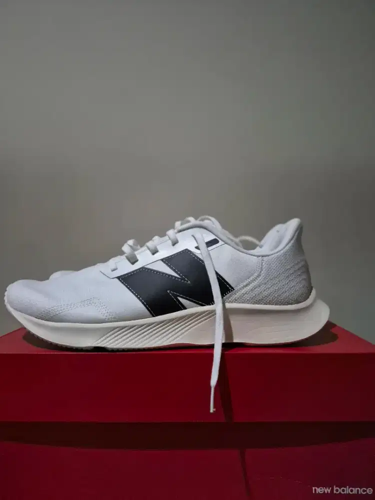 Sepatu NB (US 12/45)