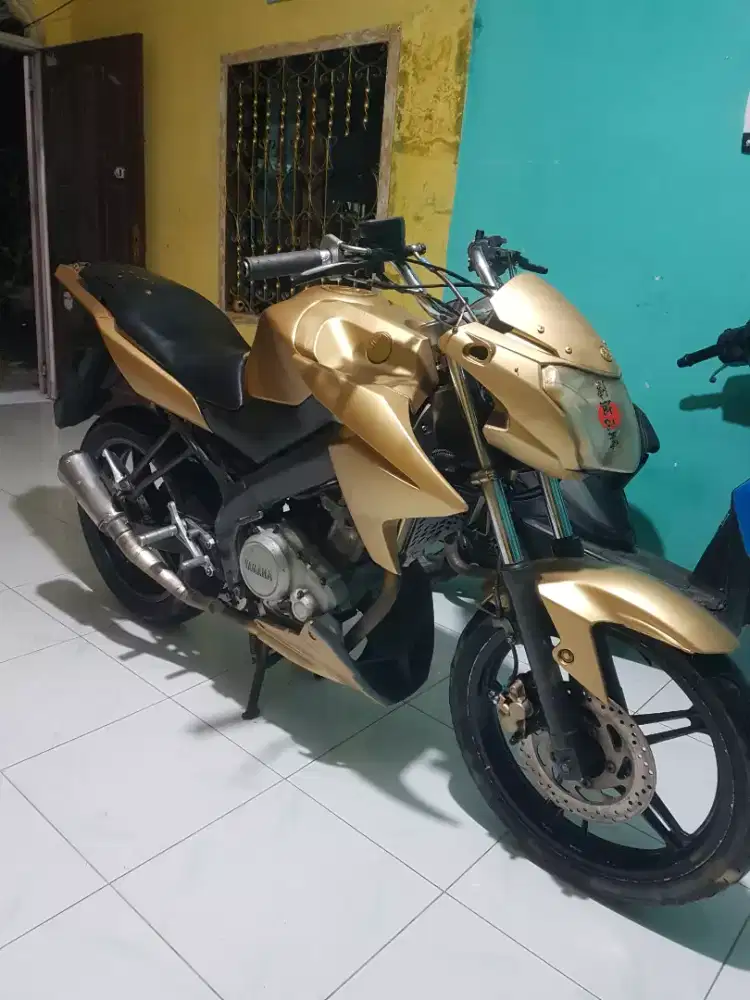 yamaha Vixion tahun 2014 kondisi mesin sehat... minus tangki bocor