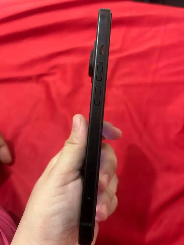Iphone 15 basic 128 gb warna Hitam BH 86% no minus