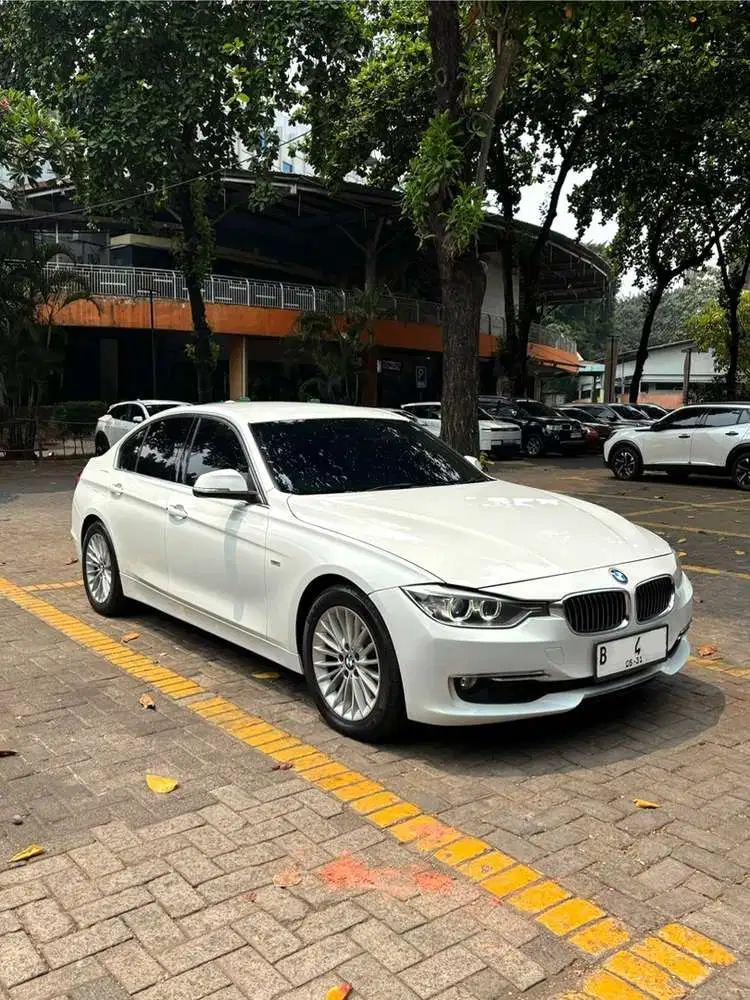 BMW 320i 2014 Bensin