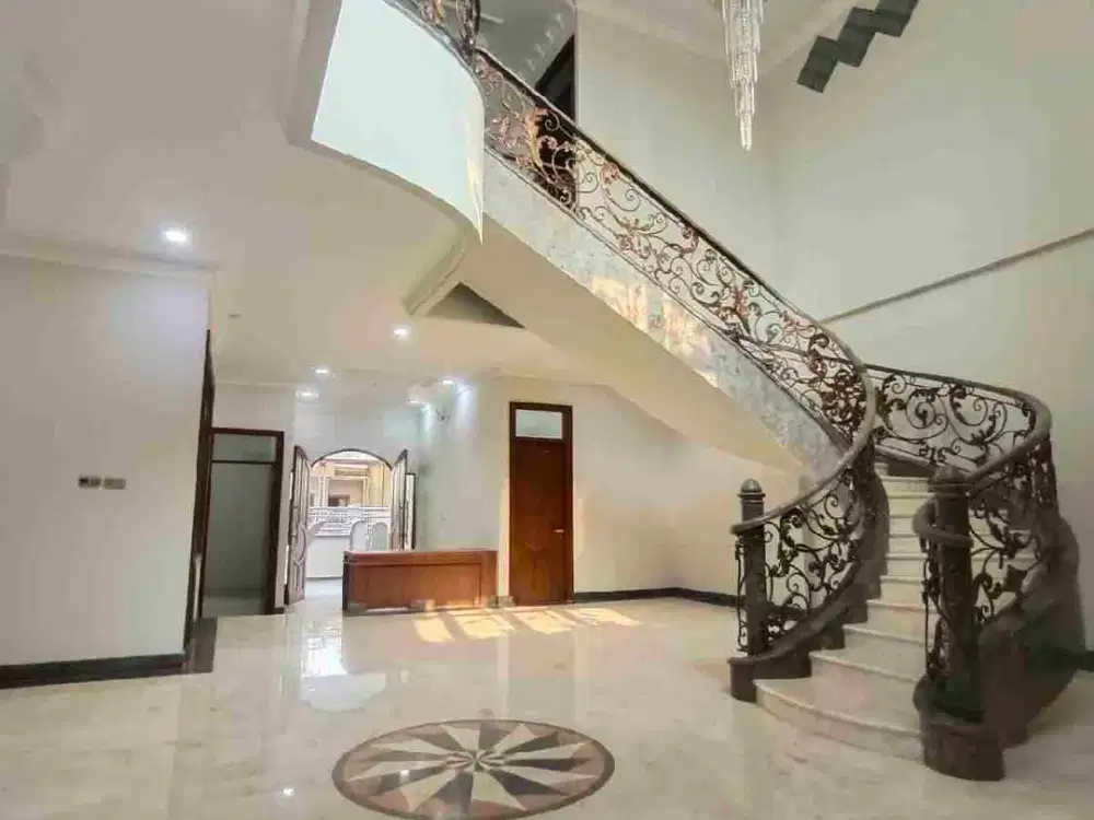Rumah 2,5 Lantai Harga Spesial di Serpong Villa Melati Mas