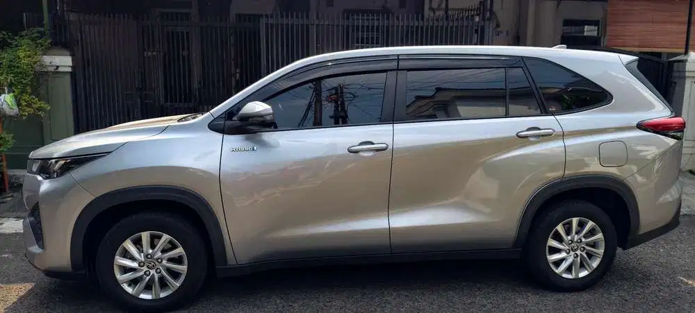 Toyota Kijang Innova 2023 Bensin