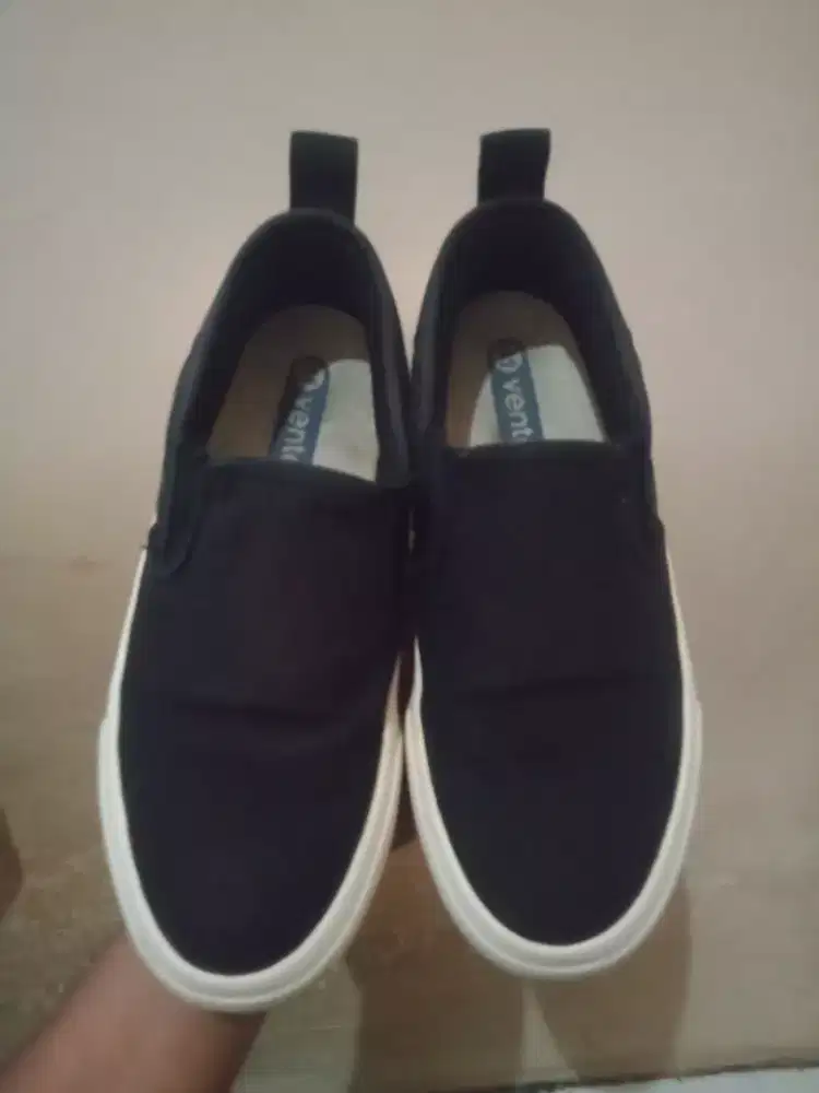sepatu slip on ventela size 41