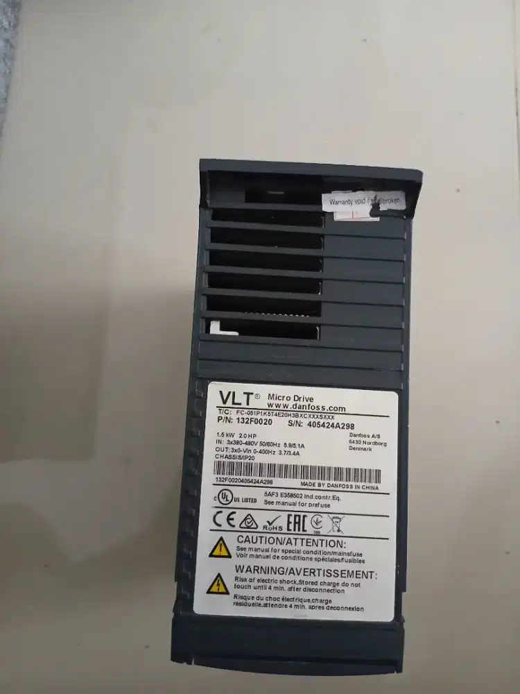 Invertet Danfoss VLT 1.5 kw 2 hp 380 volt 3 phase kondis normal