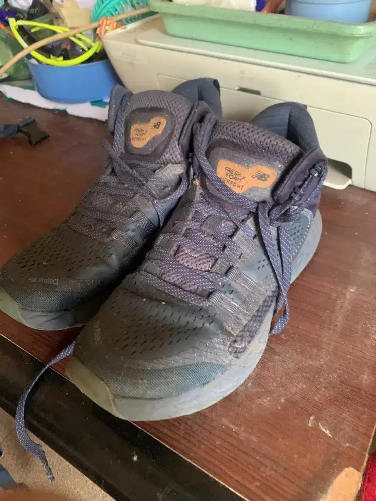 Sepatu hiking pria NEW BALANCE HIERRO Mid Original
