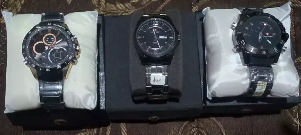 Jam baterai Swiss army kondisi baterai habis