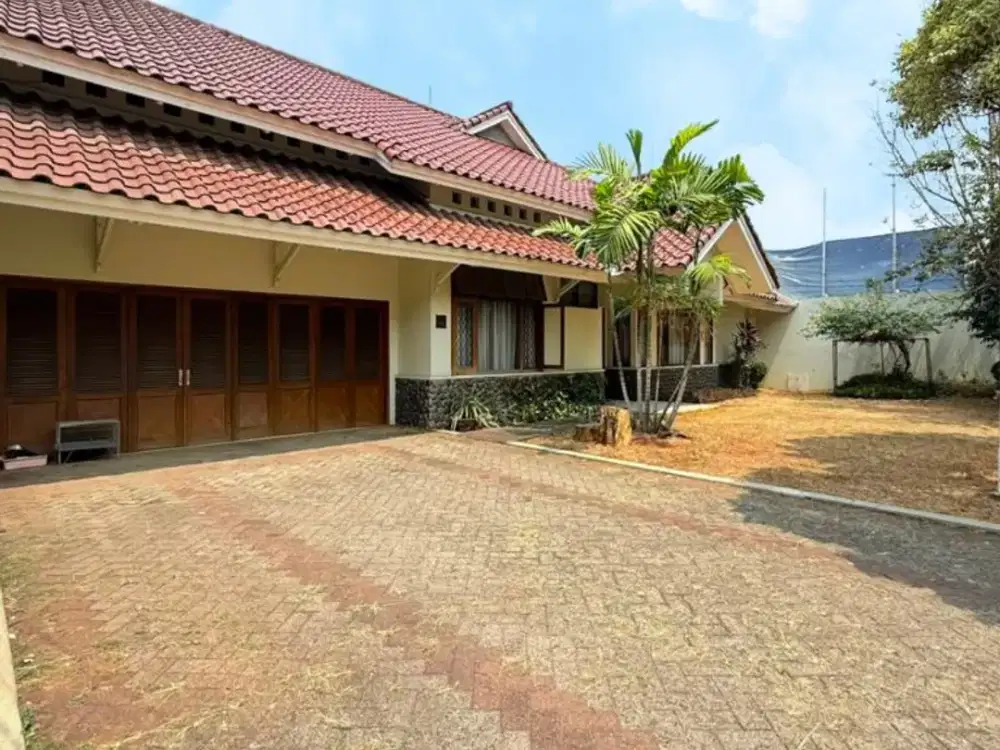 Rumah 1 Lantai Halaman Luas Lokasi Premium di Cilandak Jakarta Selatan
