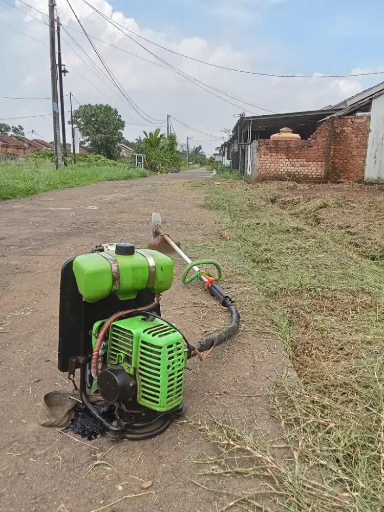 Jasa potong rumput
