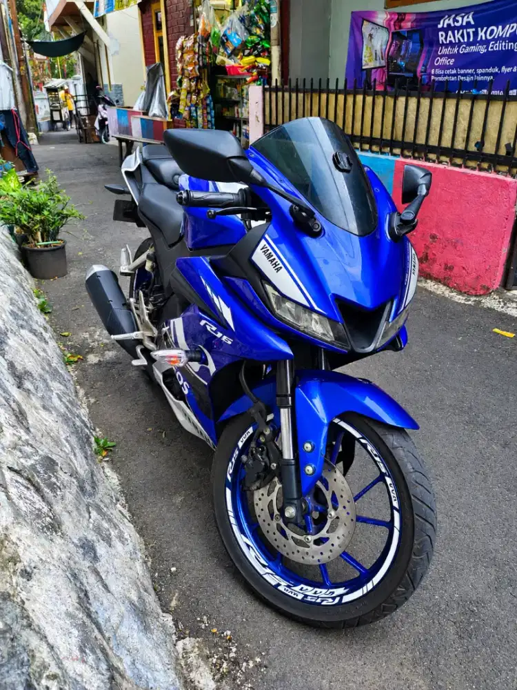 Yamaha R15 v3 2017 biru