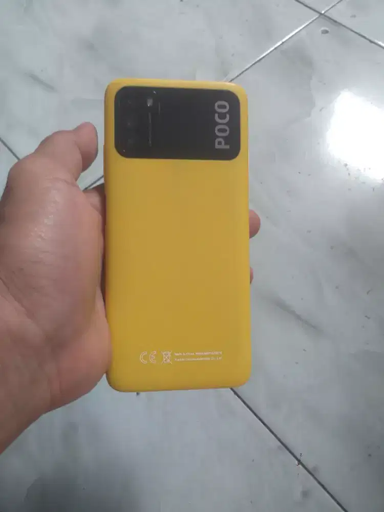 Dijual hp poco m3 ram 4/64 kondisi mesin normal tc retak dikit