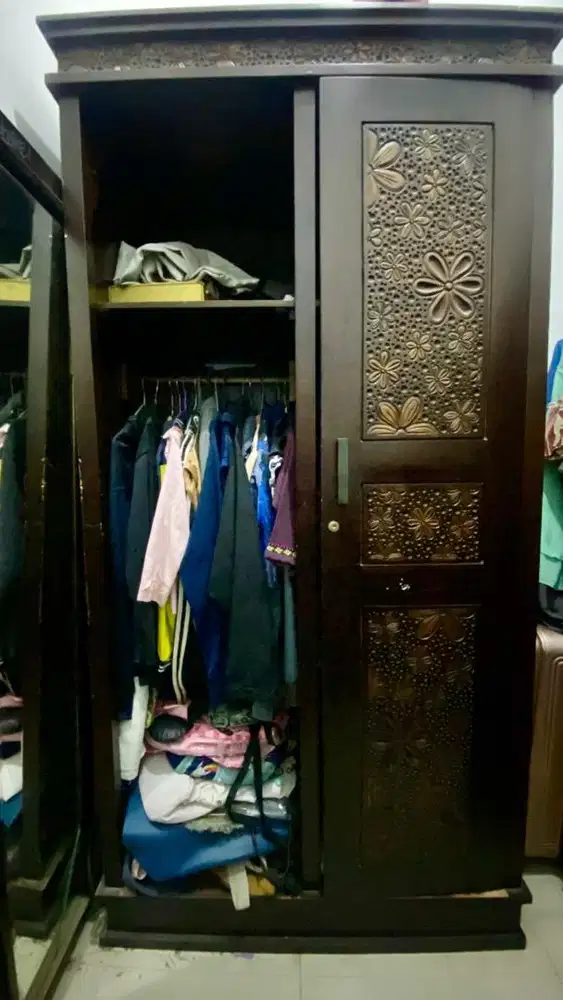 Dijual Lemari Pakaian Jati Asli 2 Pintu