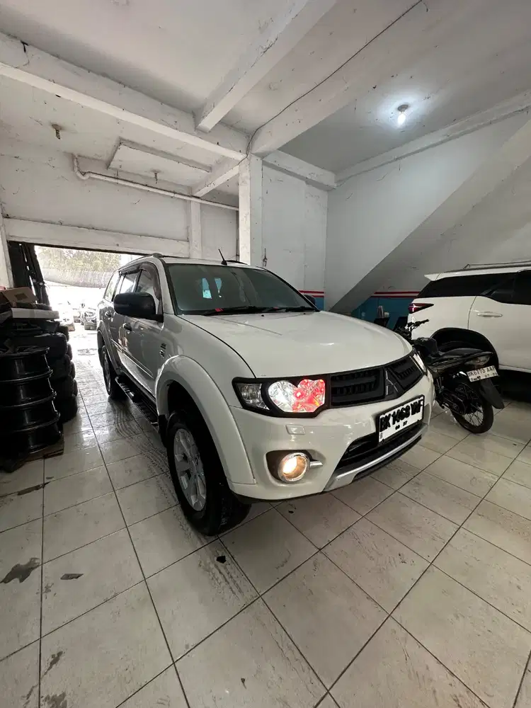 Mitsubishi Pajero Sport Dakar VGT Sunroof Matic 2014 Murah