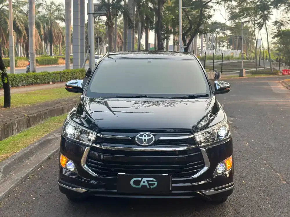 Toyota Innova Venturer 2.4 AT 2019  Silver