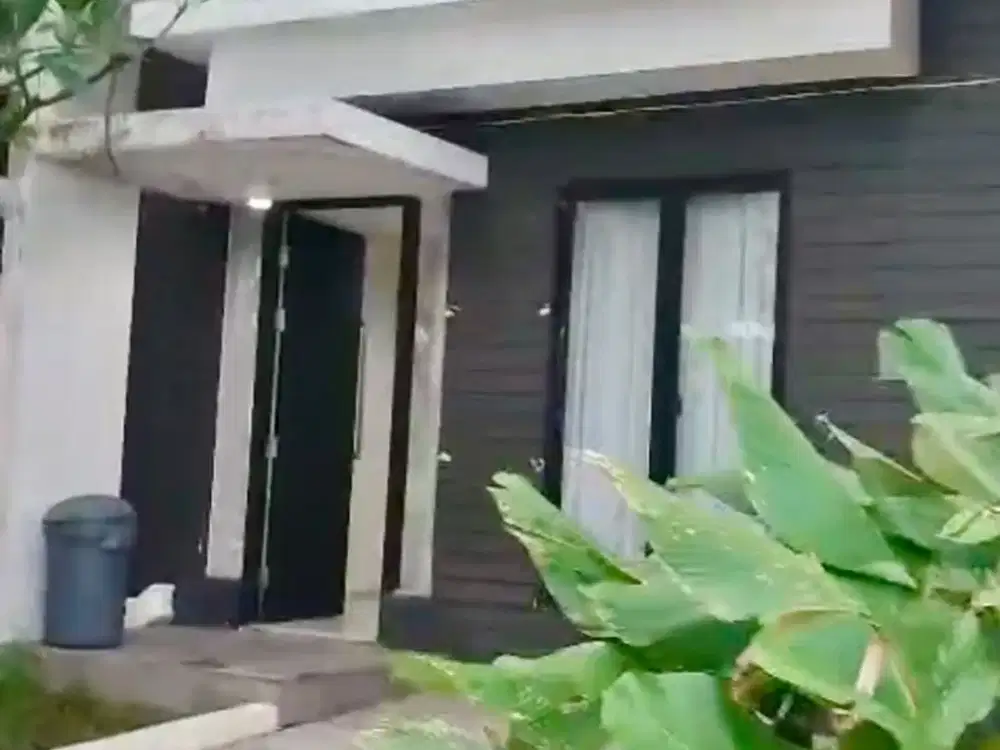 Termurah Rumah 2 Lantai Semi Furnish di Northwest Lake Citraland Utara, Surabaya Barat