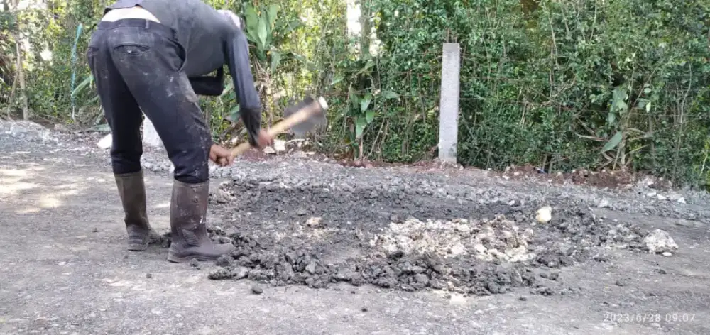 Land clearing galian basement bongkaran bangunan beton