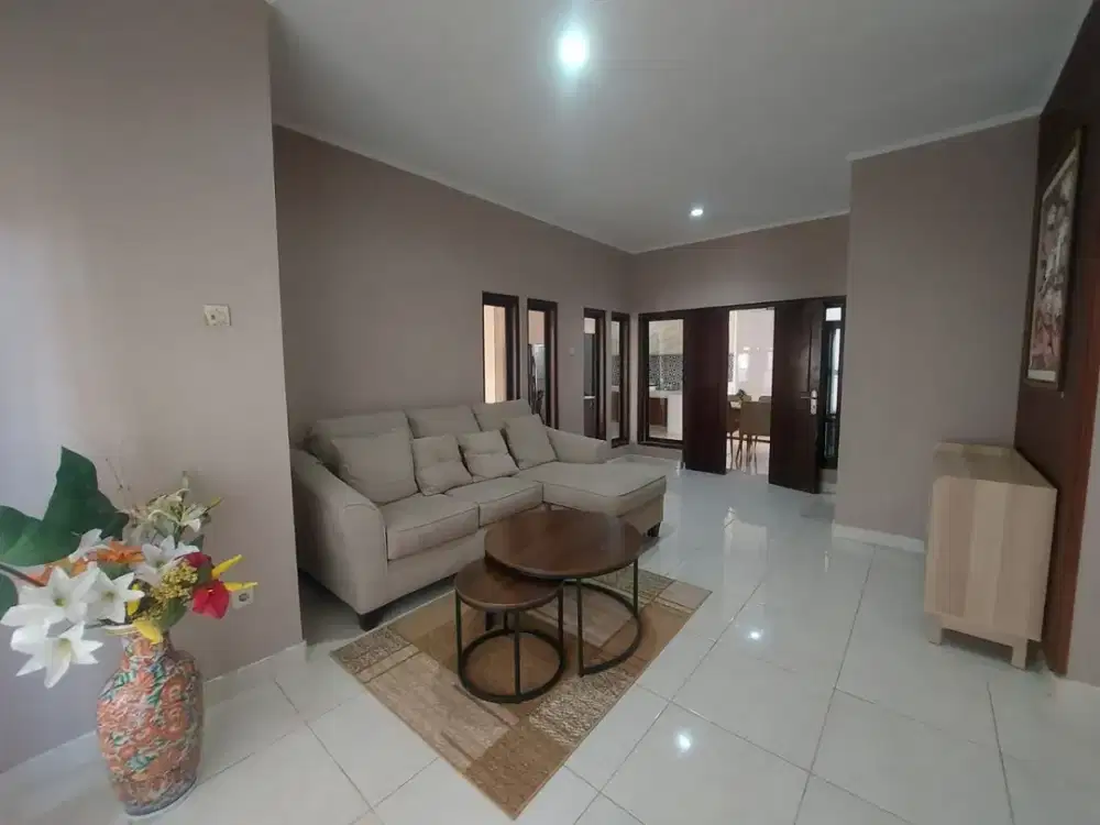 Disewakan Rumah 2 Lantai Furnished One Gate System di Taman Mumbul, Nusa Dua.