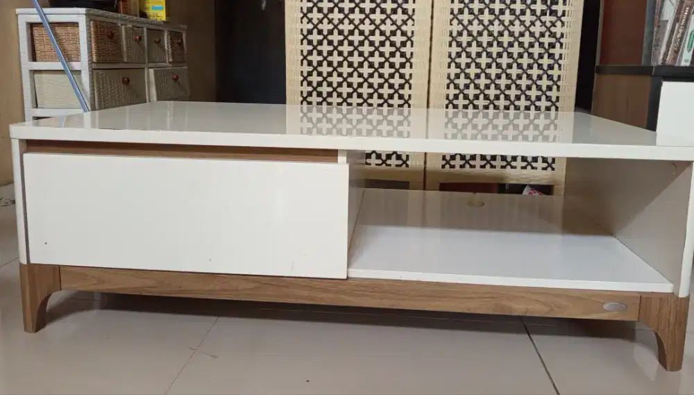 Dijual Meja Tamu INFORMA second (bekas)