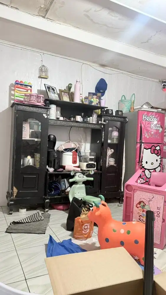 Bupet tv warna hitam