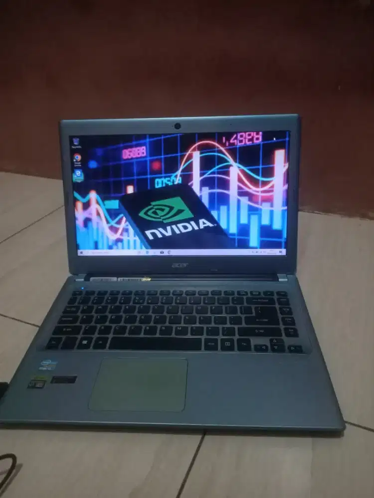 Acer slim core i5 -3337U dual VGA Nvidia