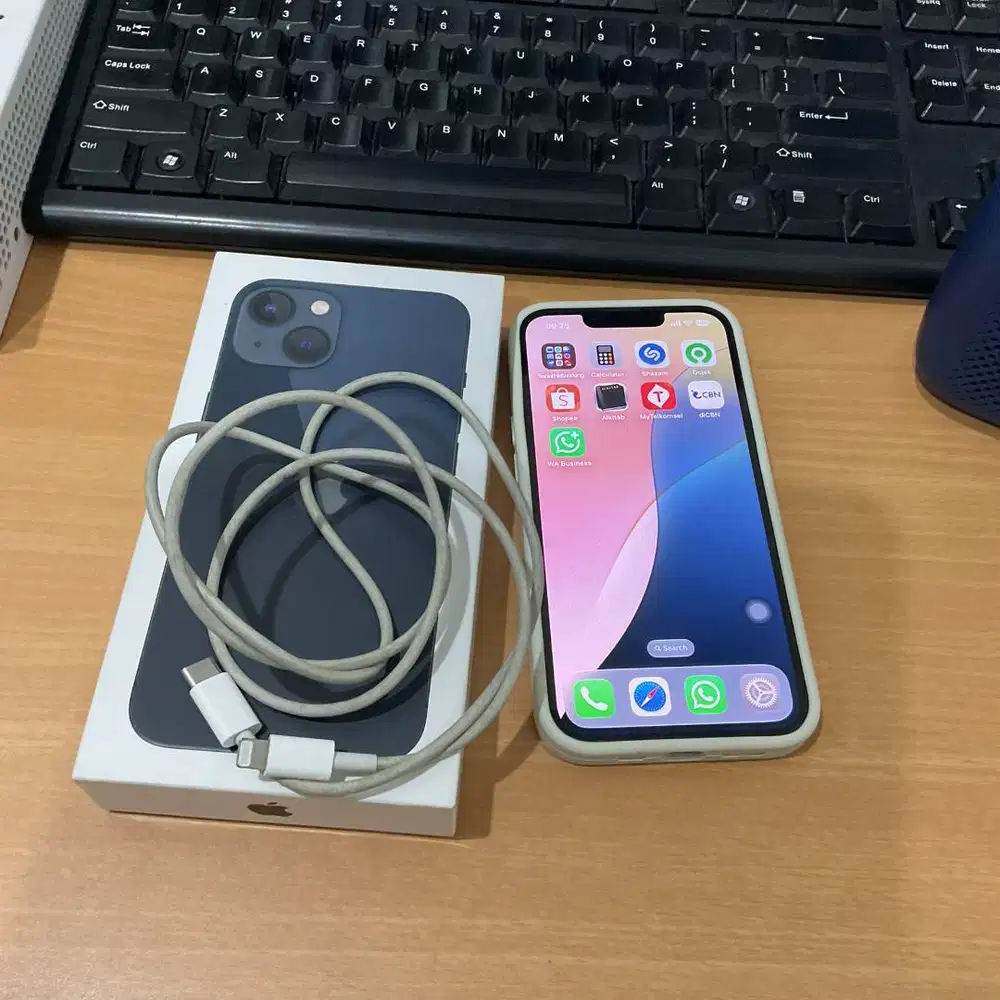 Iphone 13 128gb Hitam Ex Ibox Like New