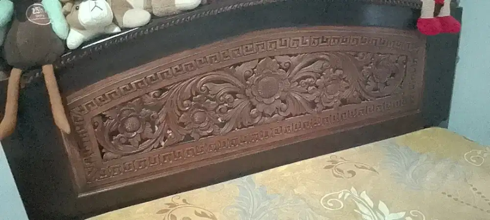 Tempat tidur besar kayu jati
