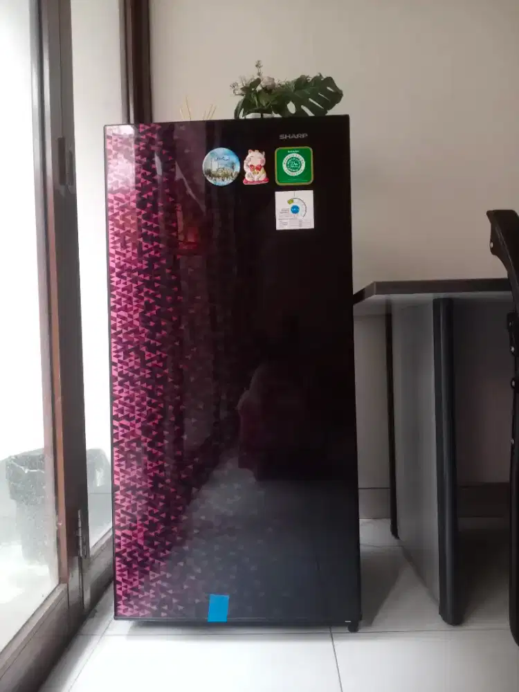 Dijual kulkas 1 pintu merk Sharp