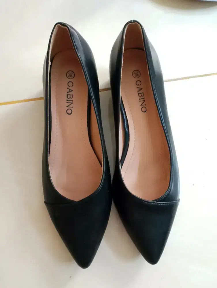 Sepatu hak tahu 3 cm merk gabino
