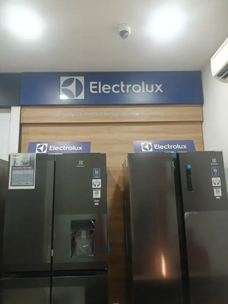 Kulkas 4 pintu brand Elektrolux baru