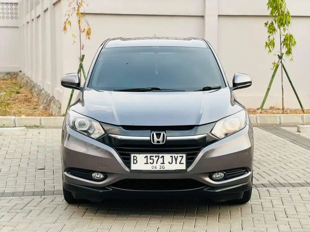 Honda HRV E CVT 2018, Abu abu km 80rban