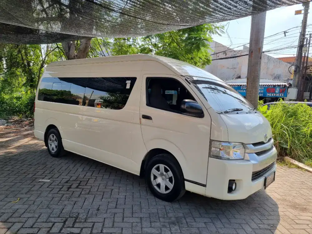 HIACE COMMUTER 2.5 SOLAR TAHUN 2020