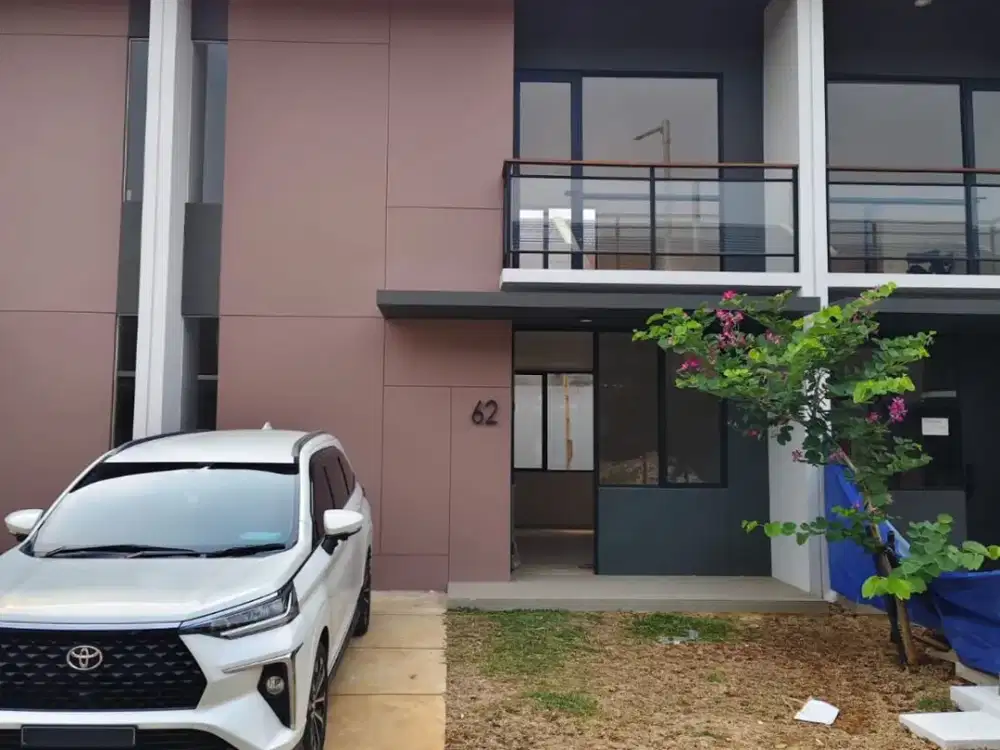 Disewakan Rumah Baru, Hadap Tenggara, Ukuran Besar di Park Serpong