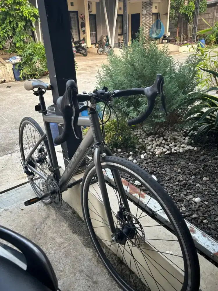 Roadbike element police