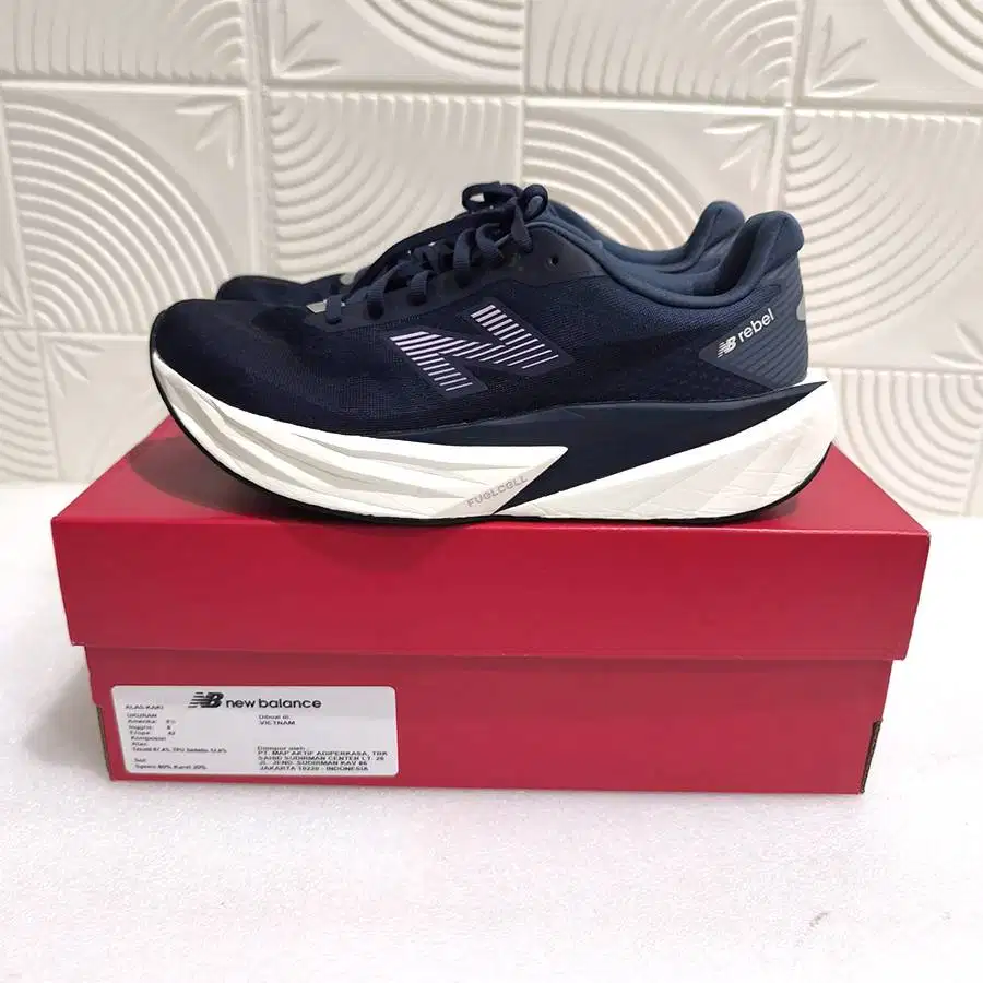 Running Shoes New Balance Rebel V5 Blue Size 42 Original
