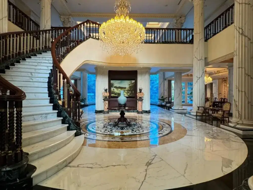 DIJUAL RUMAH MEWAH PONDOK INDAH EUROPEAN CLASSIC – ADAPRIVATE POOL (VIEW GOLF)