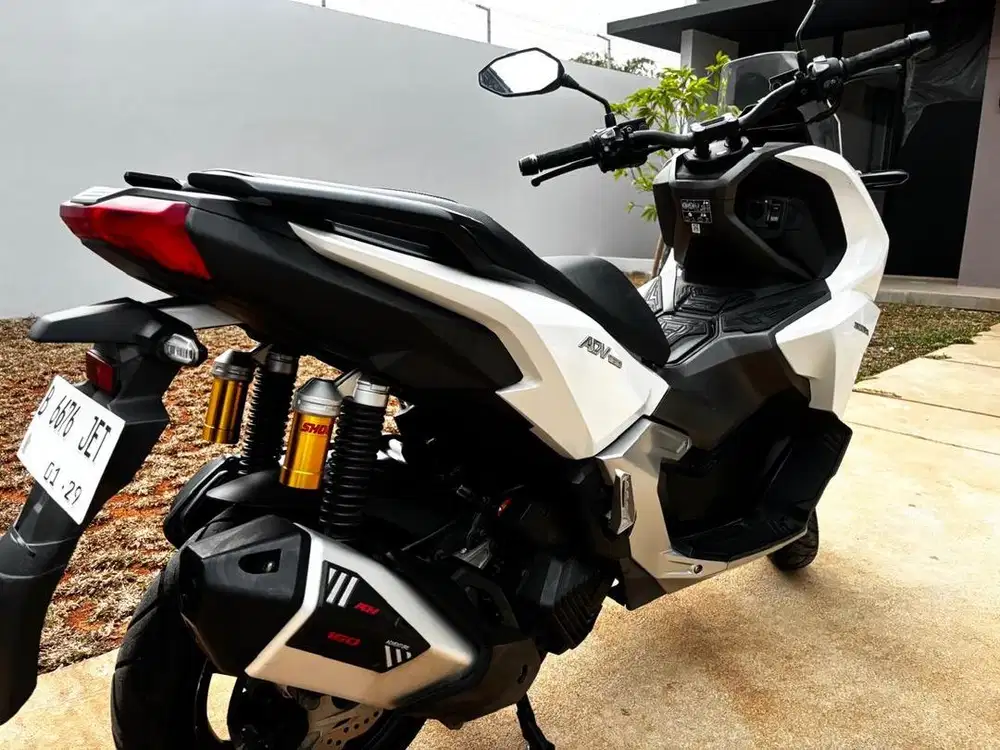 Honda ADV 160 Reg.2024 tangan 1 dari baru, service record, surat aman