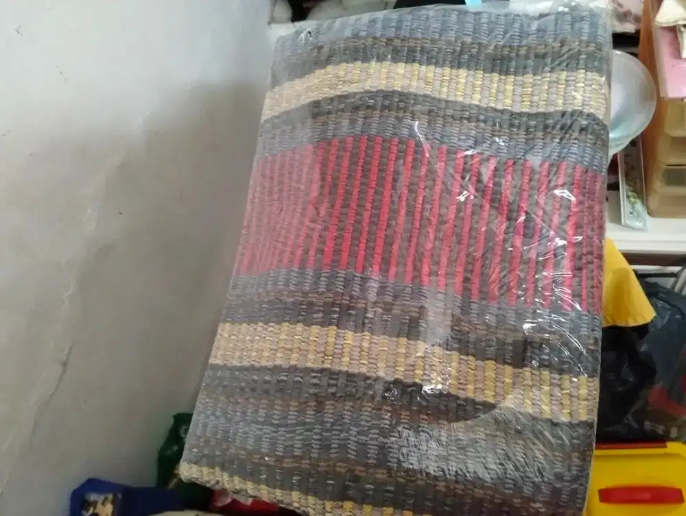 Dijual Tikar Lipat + 2 Bangku Plastik Anak
