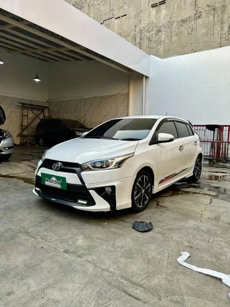 DP 5JT Toyota Yaris S TRD Sportivo AT 2017